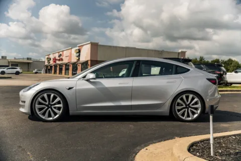 More photos of 2018 Tesla Model 3 Long Range Battery at Lux Motors, IN