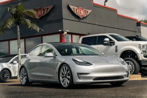 Silver 2018 Tesla Model 3 Long Range Battery for sale in Evansville, IN