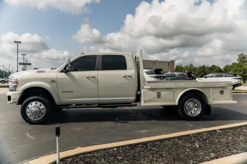 More photos of 2022 Ram 4500 Chassis Cab Laramie at Lux Motors, IN
