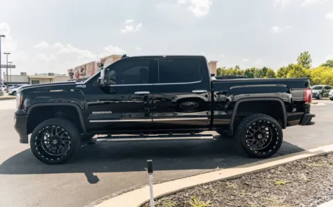 More photos of 2017 GMC Sierra 1500 SLT at Lux Motors, IN