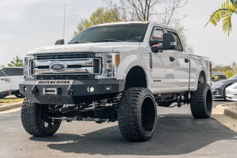 More photos of 2017 Ford Super Duty F-250 SRW XLT at Lux Motors, IN
