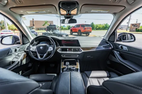 Photos of 2020 BMW X7 xDrive40i for sale in Evansville, IN at Lux Motors
