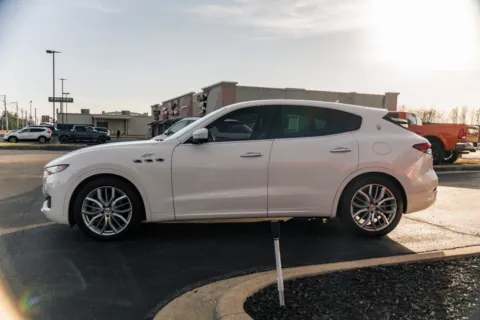 More photos of 2022 Maserati Levante GT at Lux Motors, IN