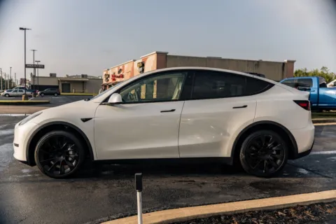 More photos of 2023 Tesla Model Y Long Range at Lux Motors, IN