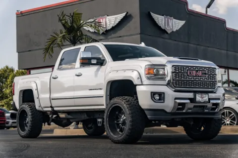 White 2019 GMC Sierra 2500HD Denali for sale in Evansville, IN
