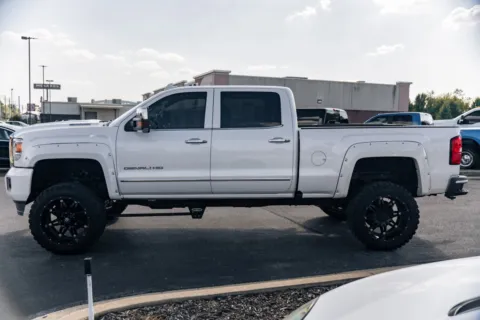 More photos of 2019 GMC Sierra 2500HD Denali at Lux Motors, IN