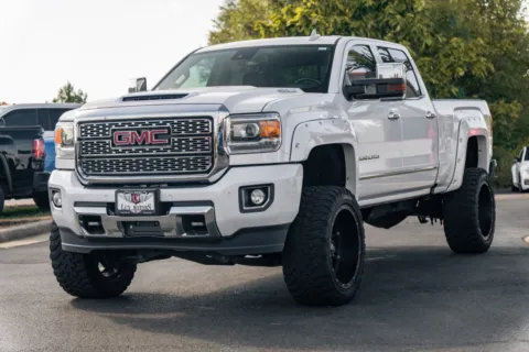 More photos of 2019 GMC Sierra 2500HD Denali at Lux Motors, IN