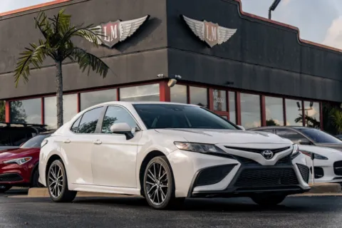 White 2021 Toyota Camry SE for sale in Evansville, IN