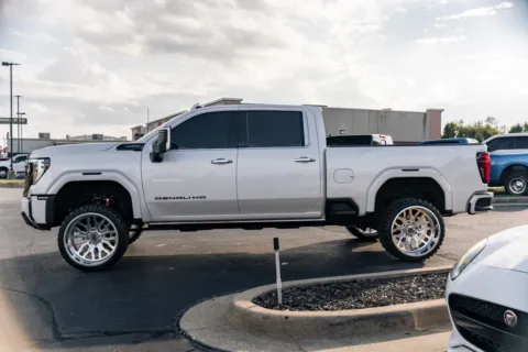 More photos of 2025 GMC Sierra 2500HD Denali Ultimate at Lux Motors, IN