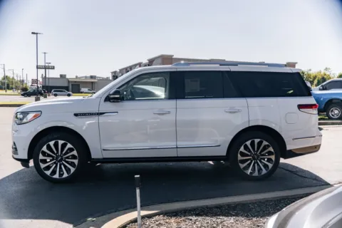 More photos of 2022 Lincoln Navigator Reserve at Lux Motors, IN