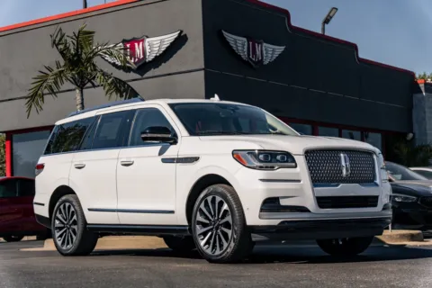 White 2022 Lincoln Navigator Reserve for sale in Evansville, IN