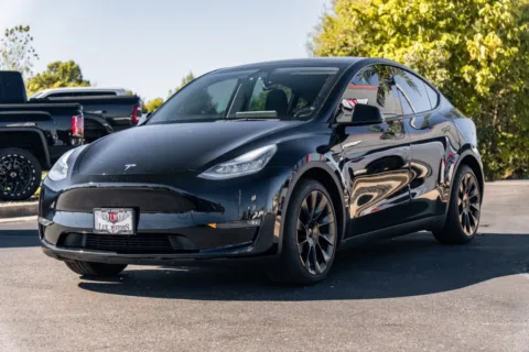 More photos of 2021 Tesla Model Y Long Range at Lux Motors, IN
