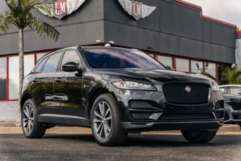 Black 2018 Jaguar F-PACE 20d Prestige for sale in Evansville, IN