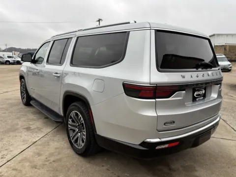 More photos of 2023 Jeep Wagoneer L Series II at Braden Chrysler Dodge Jeep Ram, OH