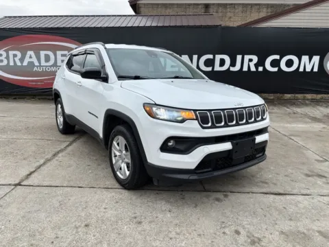 White 2022 Jeep Compass Latitude for sale in Gallipolis, OH