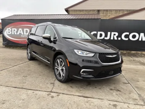 Black 2026 Chrysler Pacifica Pinnacle for sale in Gallipolis, OH