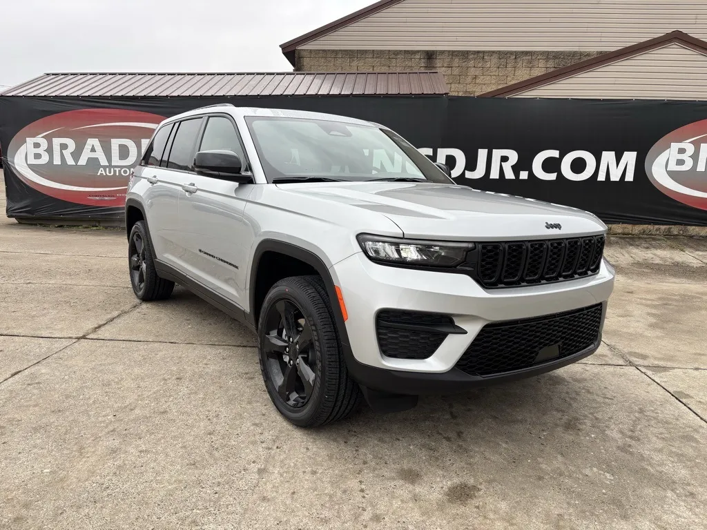Silver 2025 Jeep Grand Cherokee Altitude X for sale in Gallipolis, OH