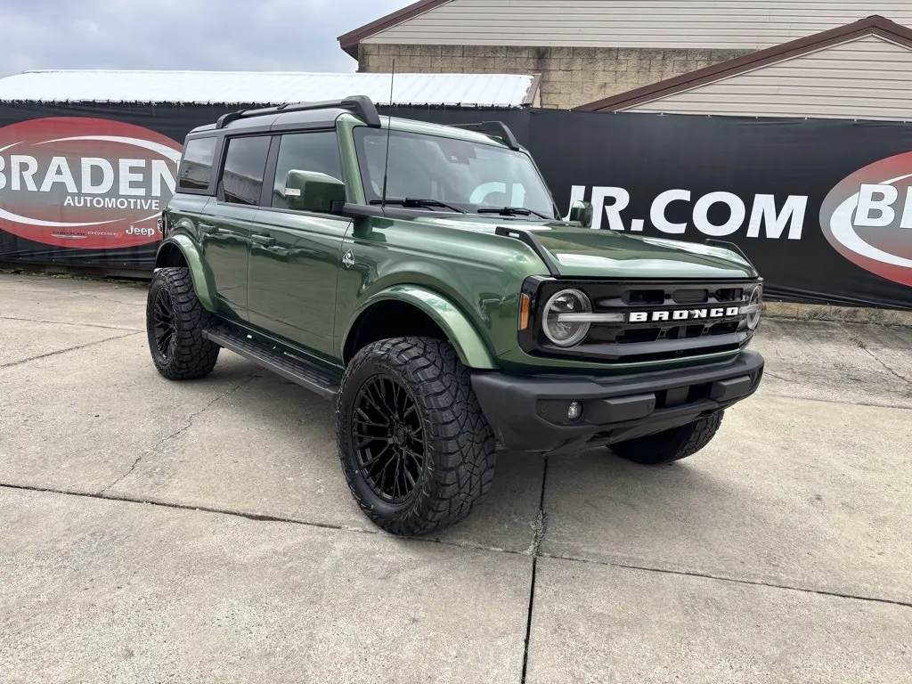 2022 Ford Bronco 4-Door Outer Banks's photo