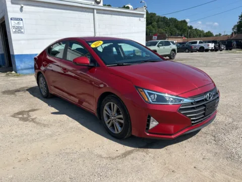 Red 2019 Hyundai Elantra SE for sale in Gallipolis, OH