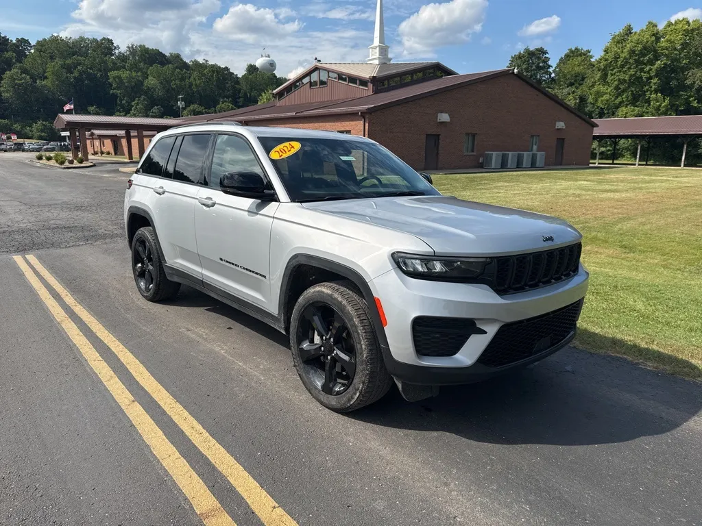 Silver 2024 Jeep Grand Cherokee Altitude X for sale in Gallipolis, OH