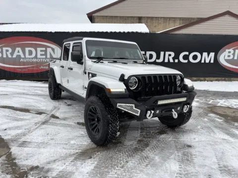 White 2022 Jeep Gladiator Willys for sale in Gallipolis, OH
