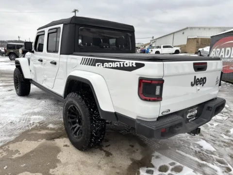 More photos of 2022 Jeep Gladiator Willys at Braden Chrysler Dodge Jeep Ram, OH