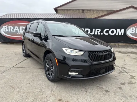 Black 2026 Chrysler Pacifica Select for sale in Gallipolis, OH