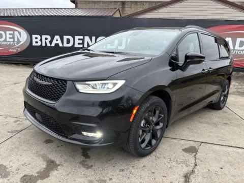 Another view of 2026 Chrysler Pacifica Select for sale in Gallipolis, OH at Braden Chrysler Dodge Jeep Ram