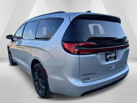 More photos of 2026 Chrysler Pacifica Select at Braden Chrysler Dodge Jeep Ram, OH
