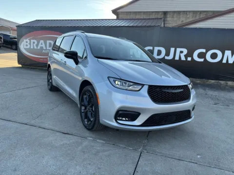 Silver 2026 Chrysler Pacifica Select for sale in Gallipolis, OH