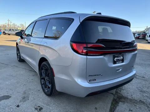 More photos of 2026 Chrysler Pacifica Select at Braden Chrysler Dodge Jeep Ram, OH