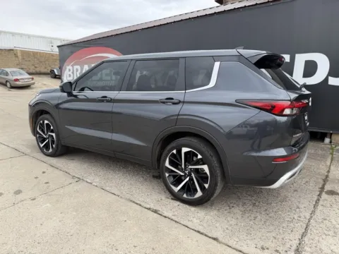 More photos of 2024 Mitsubishi Outlander SE at Braden Chrysler Dodge Jeep Ram, OH