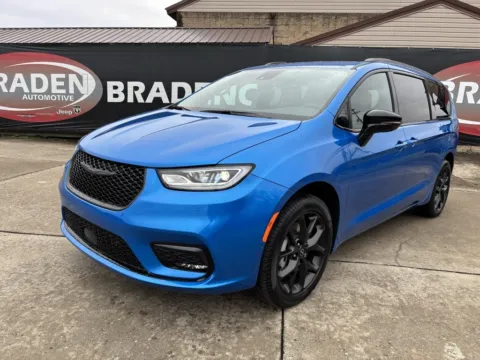 Another view of 2026 Chrysler Pacifica Select for sale in Gallipolis, OH at Braden Chrysler Dodge Jeep Ram