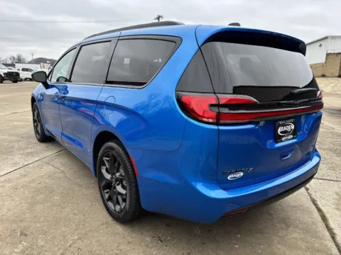 More photos of 2026 Chrysler Pacifica Select at Braden Chrysler Dodge Jeep Ram, OH