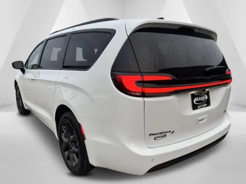 More photos of 2026 Chrysler Pacifica Select at Braden Chrysler Dodge Jeep Ram, OH