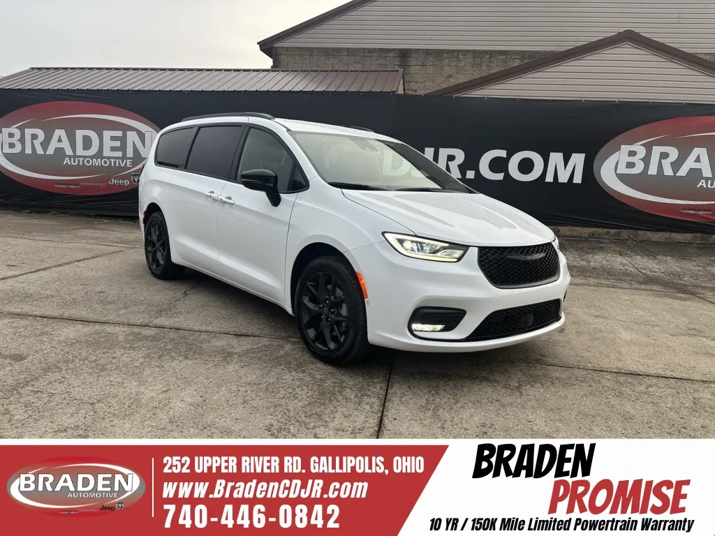 2026 Chrysler Pacifica Select's photo