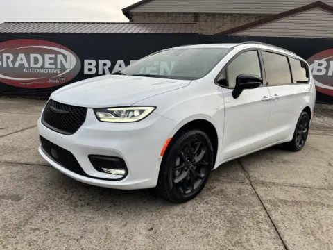 Another view of 2026 Chrysler Pacifica Select for sale in Gallipolis, OH at Braden Chrysler Dodge Jeep Ram