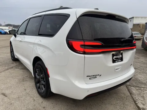 More photos of 2026 Chrysler Pacifica Select at Braden Chrysler Dodge Jeep Ram, OH