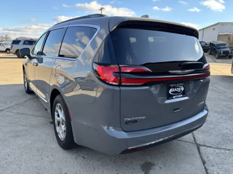 More photos of 2022 Chrysler Pacifica Limited at Braden Chrysler Dodge Jeep Ram, OH