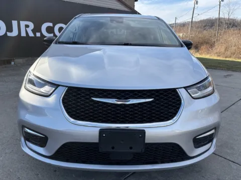 Photos of 2024 Chrysler Pacifica Touring L for sale in Gallipolis, OH at Braden Chrysler Dodge Jeep Ram