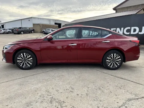 More photos of 2023 Nissan Altima 2.5 SV at Braden Chrysler Dodge Jeep Ram, OH