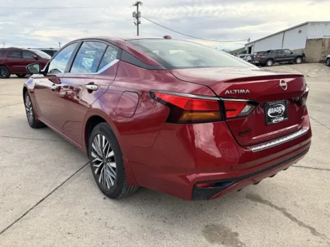 More photos of 2023 Nissan Altima 2.5 SV at Braden Chrysler Dodge Jeep Ram, OH