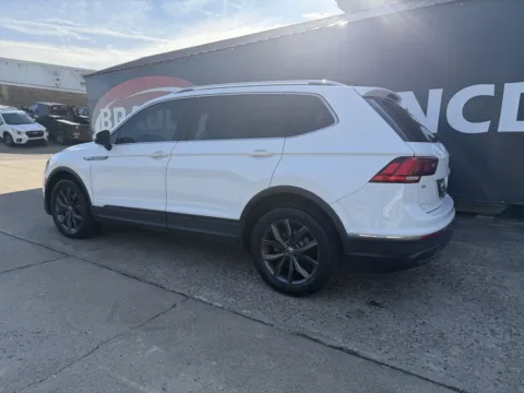 More photos of 2022 Volkswagen Tiguan 2.0T SE at Braden Chrysler Dodge Jeep Ram, OH