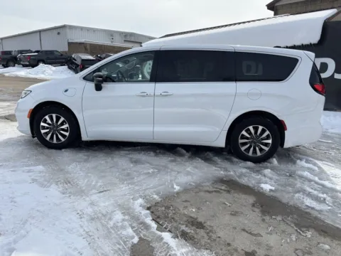More photos of 2024 Chrysler Pacifica Hybrid Select at Braden Chrysler Dodge Jeep Ram, OH