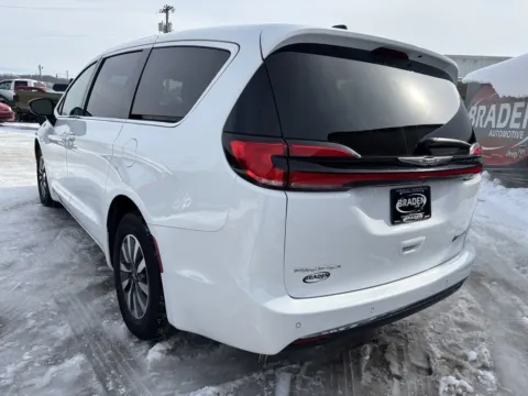 More photos of 2024 Chrysler Pacifica Hybrid Select at Braden Chrysler Dodge Jeep Ram, OH
