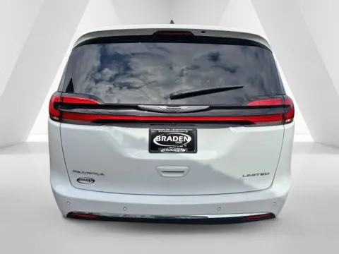 More photos of 2024 Chrysler Pacifica Limited at Braden Chrysler Dodge Jeep Ram, OH
