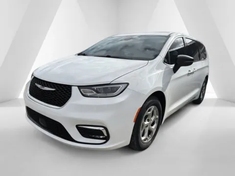 Photos of 2024 Chrysler Pacifica Limited for sale in Gallipolis, OH at Braden Chrysler Dodge Jeep Ram