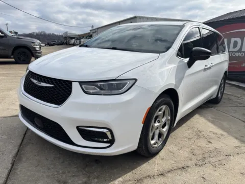 Photos of 2024 Chrysler Pacifica Limited for sale in Gallipolis, OH at Braden Chrysler Dodge Jeep Ram