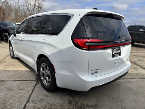 More photos of 2024 Chrysler Pacifica Limited at Braden Chrysler Dodge Jeep Ram, OH