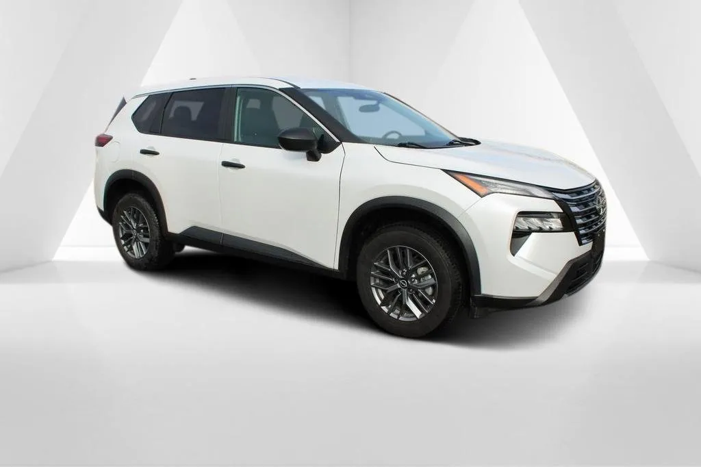 White 2024 Nissan Rogue S for sale in Gallipolis, OH